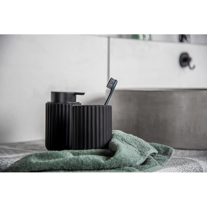 Дозатор для мыла 300 мл, 8 x 13,5 см, черный WENKO