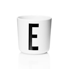 Чашка E 7,5x7 см черно-белая Melamin Becher Design Letters